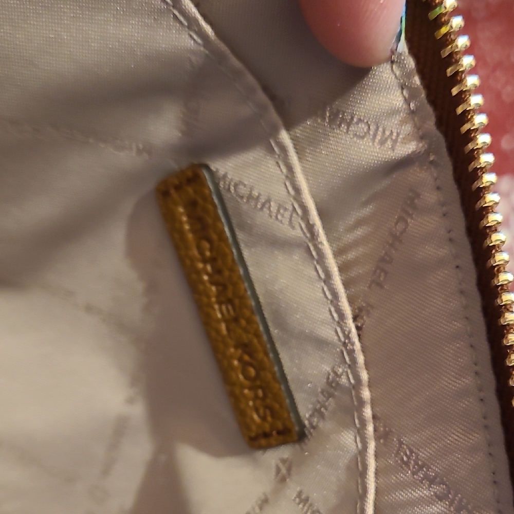 Michael Kors Monogram Beige and Brown Clutch _ Wrislet - Picture 5 of 6